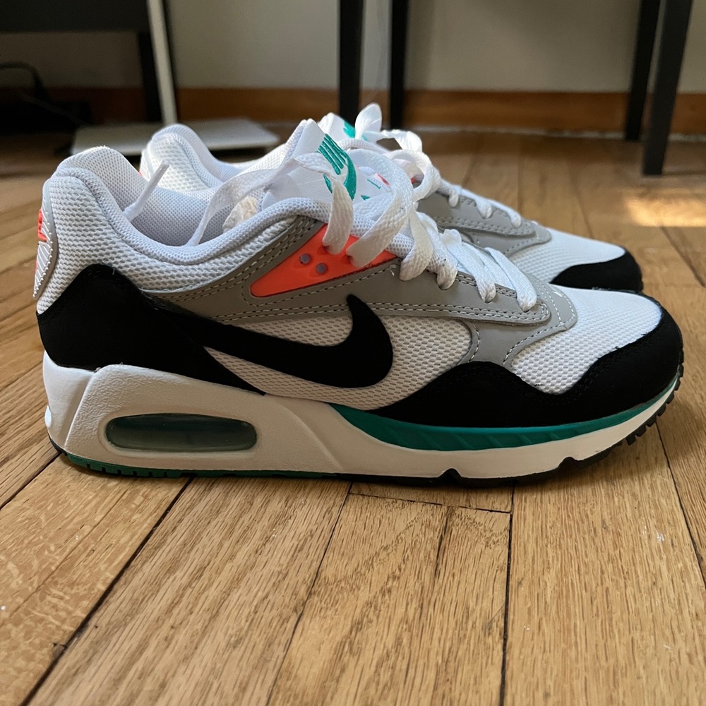 Brand new women’s Nike Air Max Correlate